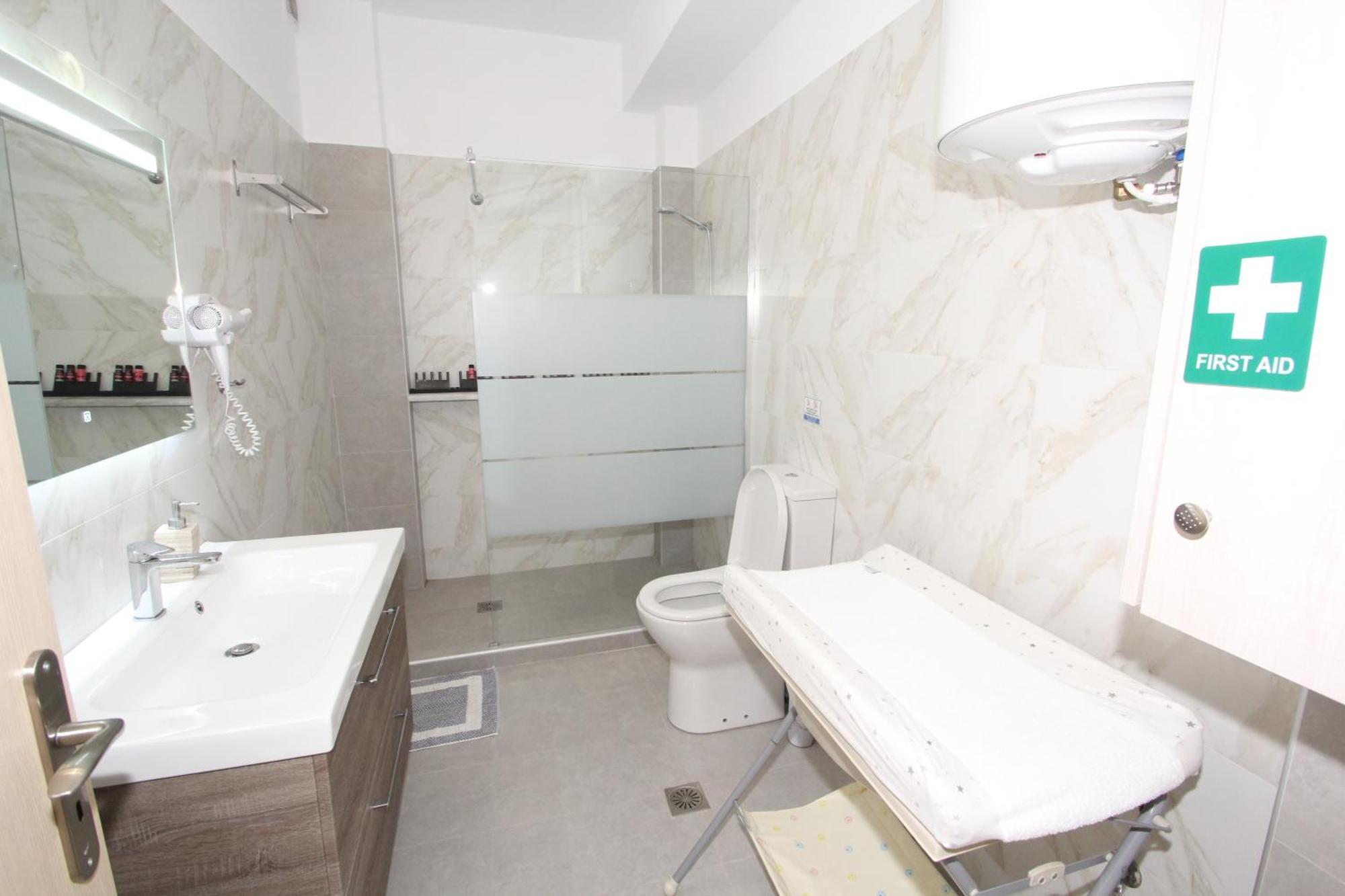 Filoxenia Apartment Артемида Екстериор снимка