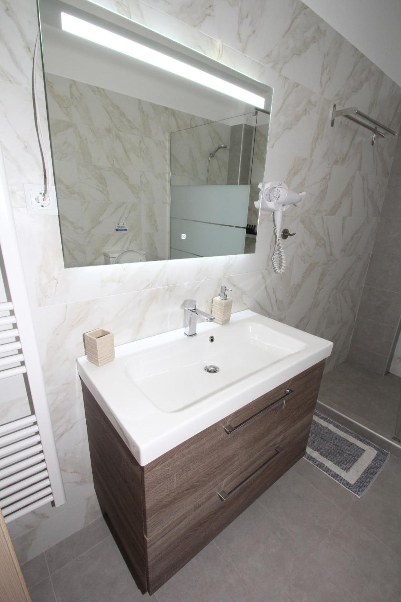 Filoxenia Apartment Артемида Екстериор снимка